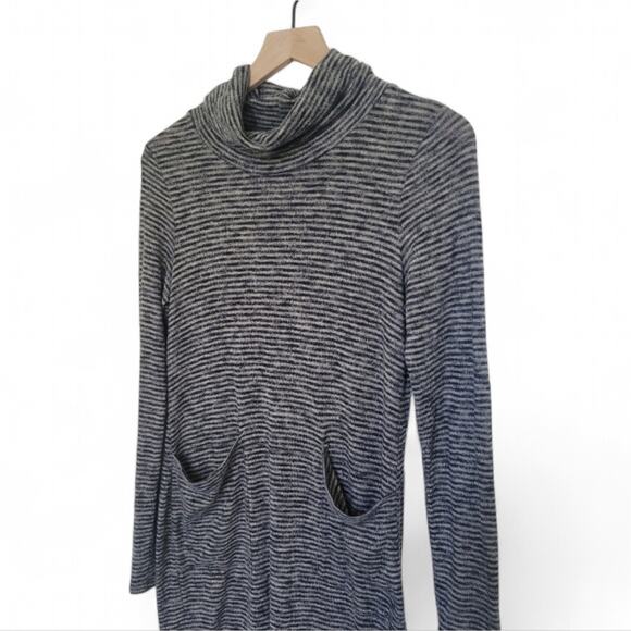 GILLI Cozy Long Sleeve Sweater Dress with Pockets Size Small Black Tan Stripe - Picture 4 of 8